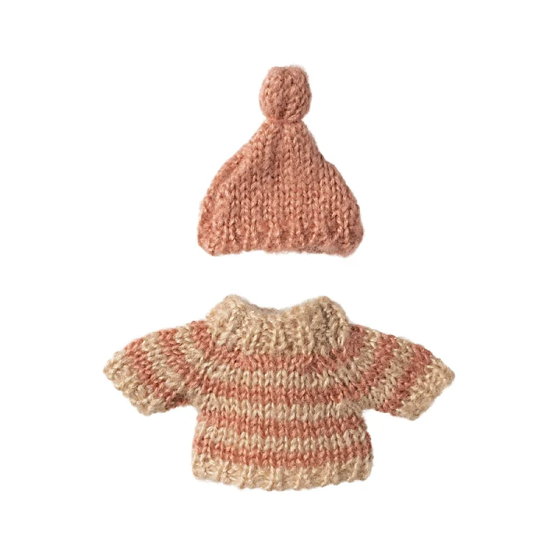 Endearing and lovable stuffed toysEndearing and lovable stuffed toysKnitted Sweater and Hat, Mouse Endearing and lovable stuffed toysEndearing and lovable stuffed toysKnitted Sweater and Hat, Mouse