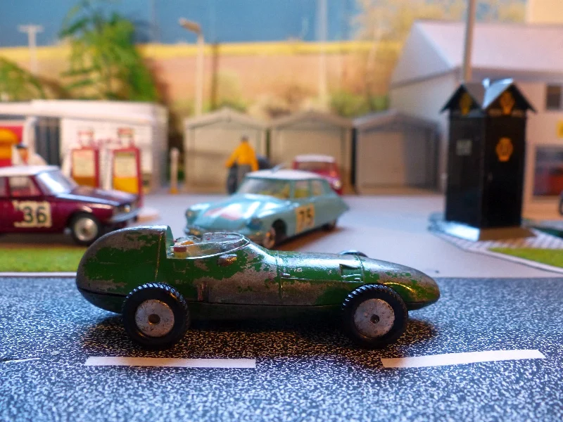 High-quality materials toys 150 Vanwall F1 Racing Car
