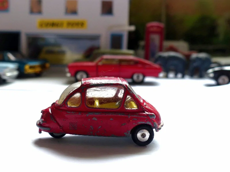 Enthusiastic toys233 Heinkel Trojan Economy Car red