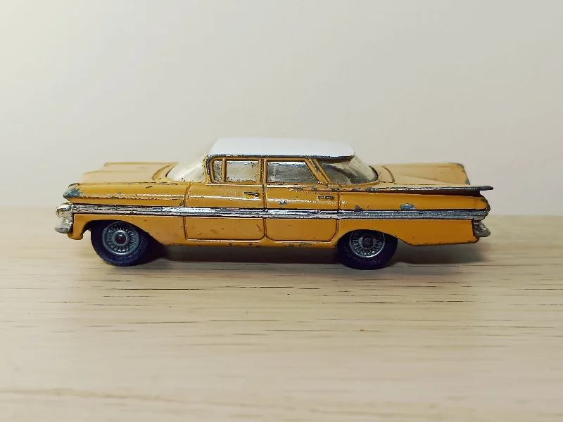 Enthusiastic toys248 Chevrolet Impala with cast wheels (2)