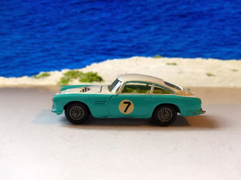 Realistic toy cars309 Aston Martin Competition (December 1964 issue)