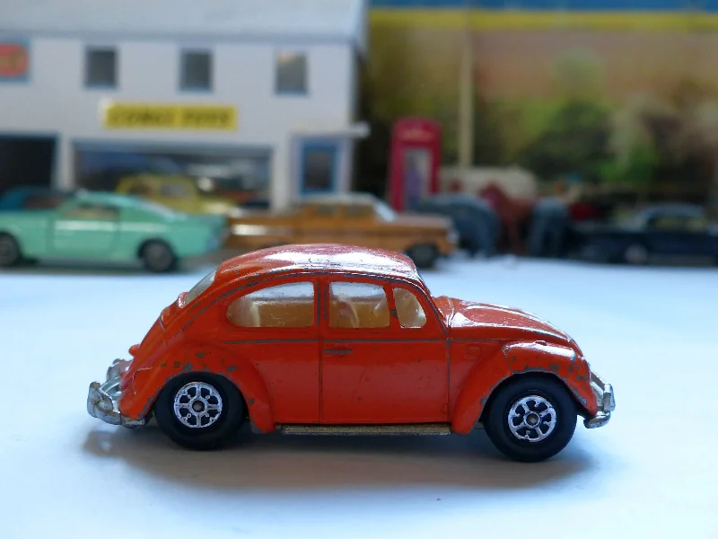 High-quality materials toys 383 VW 1200 in orange with cream interior, silver base