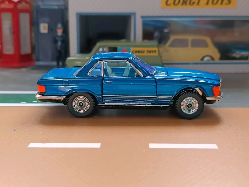Enthusiastic toys393 Mercedes-Benz 350SL in metallic blue with blue interior