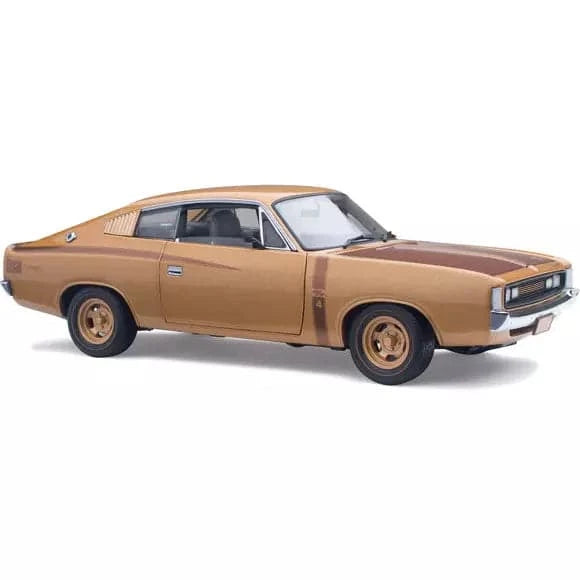 High-quality toy cars CLASSIC CARLECTABLES 1/18 E49 Charger 50th Anniversary Gold Livery