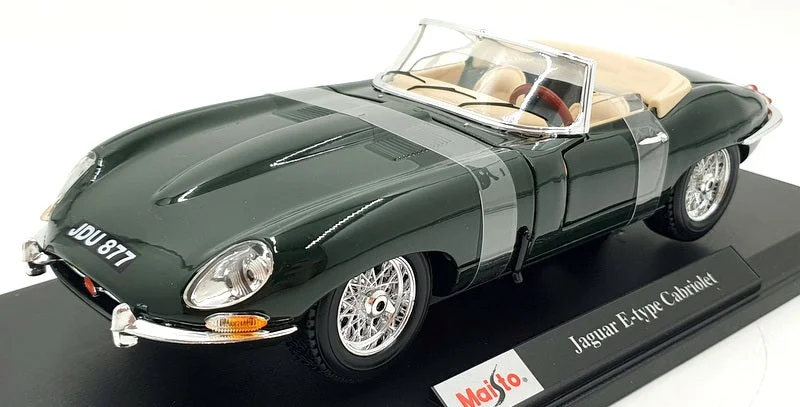 Durable toysMaisto 1/18 Scale Diecast 46629 - Jaguar E-Type Cabrio - Green