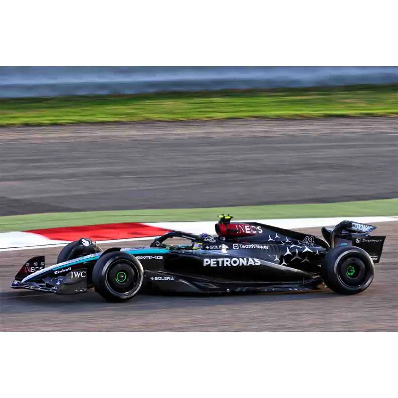 High-quality materials toys MERCEDES-AMG PETRONAS FORMULA ONE TEAM F1 W15 E PERFORMANCE - LEWIS HAMILTON – 2024 - 1:18 Scale Diecast Model Car High-quality materials toys MERCEDES-AMG PETRONAS FORMULA ONE TEAM F1 W15 E PERFORMANCE - LEWIS HAMILTON – 2024 - 1:18 Scale Diecast Model Car